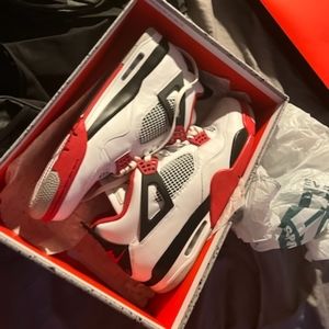 Jordan 4 fire red 2020
